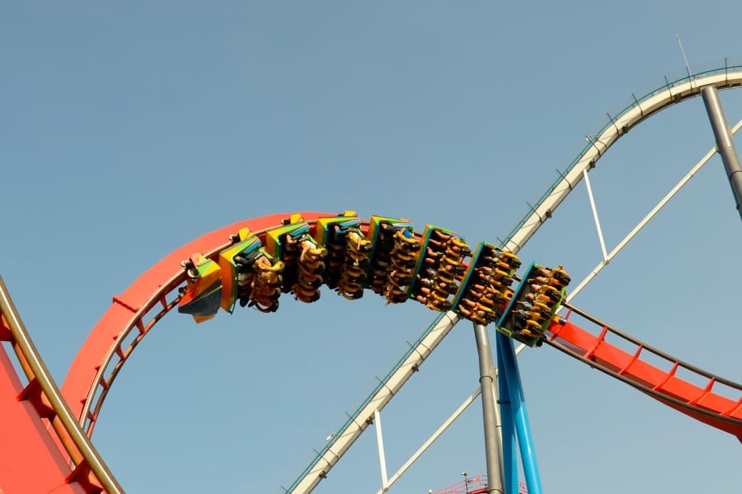 Theme park with cashless wristband payments
